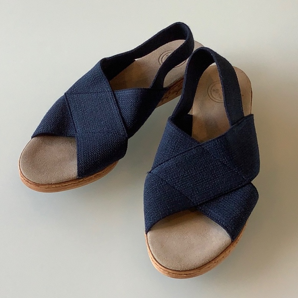 Charleston Foot Company Navy Sandals NWOB ~ size 8